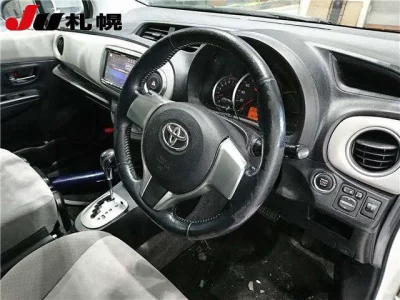 Toyota VITZ  с аукциона в Японии