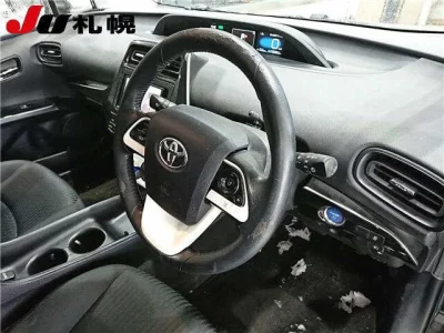 Toyota PRIUS  с аукциона в Японии