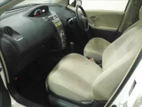 Toyota VITZ лот № 4198 оценка 3  с аукциона в Японии 2