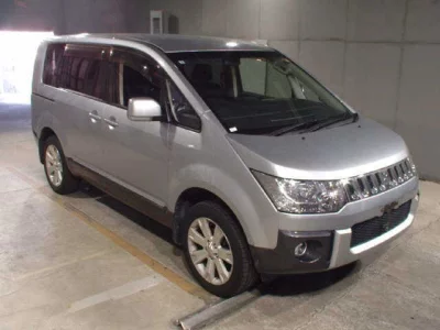 Mitsubishi DELICA D5