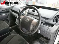 Toyota VOXY лот № 1504 оценка 4  с аукциона в Японии 2