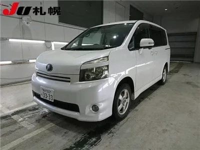 Toyota VOXY  с аукциона в Японии
