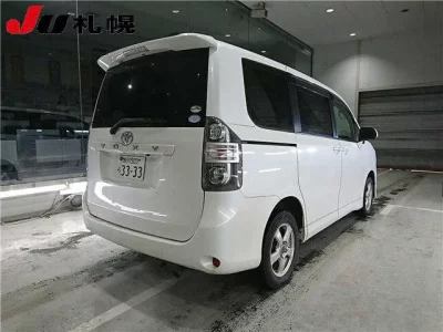 Toyota VOXY  с аукциона в Японии
