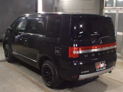 Mitsubishi DELICA D5