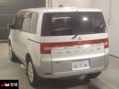 Mitsubishi DELICA D5