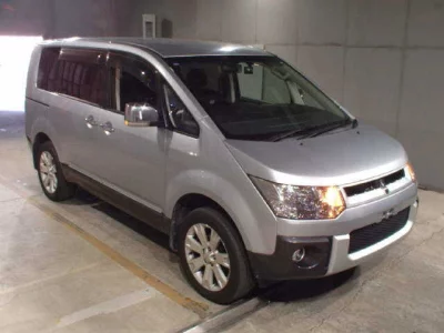 Mitsubishi DELICA D5
