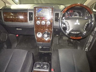 Mitsubishi DELICA D5