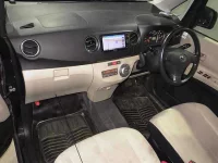 Subaru LUCRA лот № 7051 оценка 3  с аукциона в Японии 4