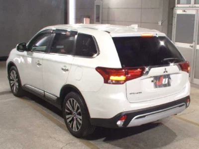 Mitsubishi OUTLANDER  с аукциона в Японии