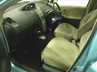 Toyota VITZ лот № 4231 оценка R  с аукциона в Японии 2