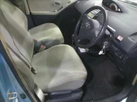 Toyota VITZ лот № 4231 оценка R  с аукциона в Японии 3