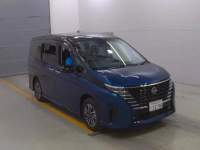 Nissan SERENA  с аукциона в Японии