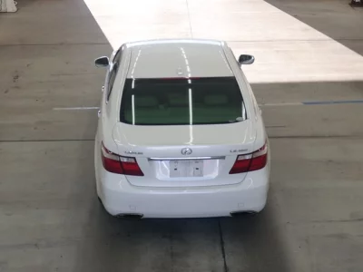 Lexus LS  с аукциона в Японии