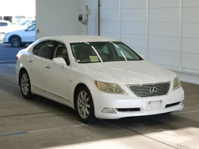Lexus LS  с аукциона в Японии