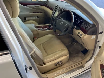 Lexus LS  с аукциона в Японии