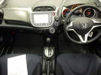 Honda FIT лот № 3043 оценка 3.5  с аукциона в Японии 2