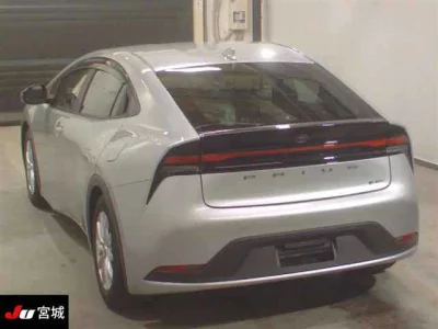 Toyota PRIUS  с аукциона в Японии