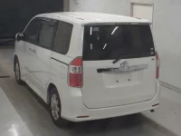 Toyota NOAH лот № 3051 оценка R  с аукциона в Японии 1