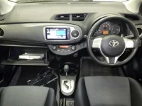 Toyota VITZ лот № 3052 оценка R  с аукциона в Японии 2