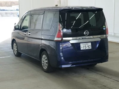 Nissan SERENA  с аукциона в Японии