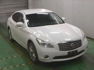 Nissan FUGA  с аукциона в Японии