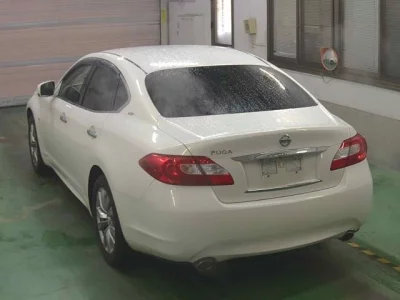 Nissan FUGA  с аукциона в Японии