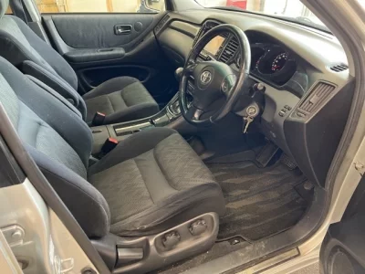 Toyota KLUGER  с аукциона в Японии