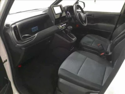 Toyota NOAH  с аукциона в Японии