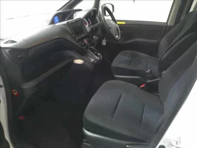 Toyota NOAH  с аукциона в Японии