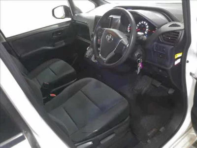 Toyota NOAH  с аукциона в Японии