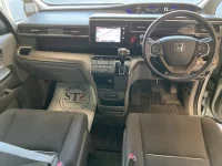 Honda STEP WAGON лот № 2792 оценка RA  с аукциона в Японии 4