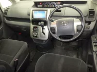 Toyota VOXY лот № 3085 оценка R  с аукциона в Японии 2