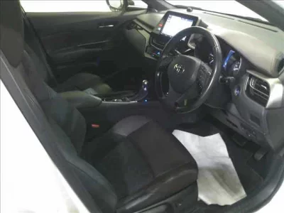 Toyota C-HR  с аукциона в Японии