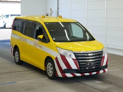 Toyota NOAH  с аукциона в Японии