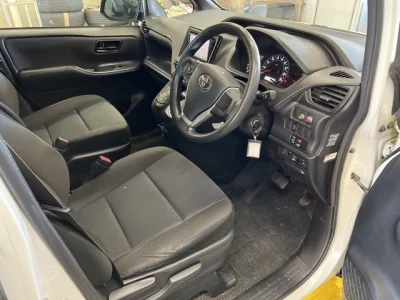 Toyota NOAH  с аукциона в Японии