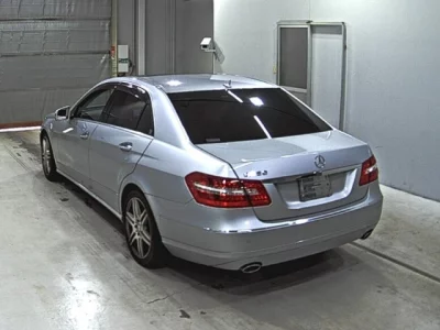 Mercedes-Benz E CLASS  с аукциона в Японии