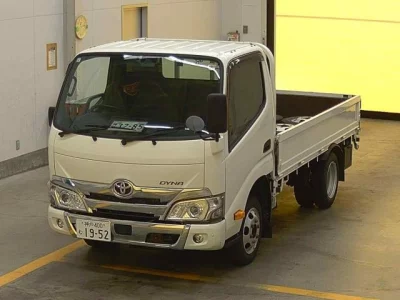 Toyota DYNA  с аукциона в Японии