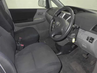 Toyota NOAH  с аукциона в Японии