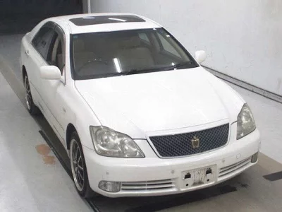 Toyota CROWN  с аукциона в Японии