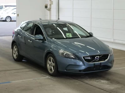 Volvo V40  с аукциона в Японии