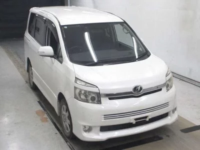 Toyota VOXY  с аукциона в Японии