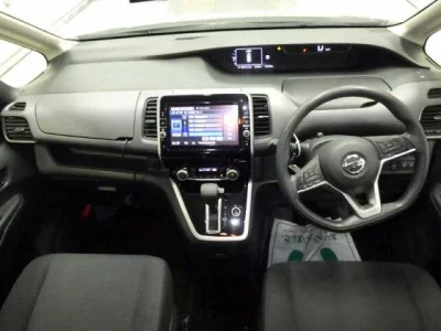 Nissan SERENA  с аукциона в Японии