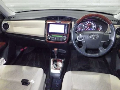 Toyota COROLLA AXIO  с аукциона в Японии