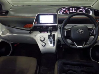 Toyota SIENTA  с аукциона в Японии