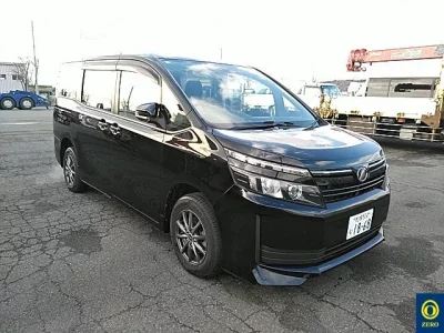 Toyota VOXY  с аукциона в Японии