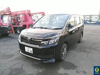 Toyota VOXY  с аукциона в Японии