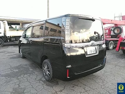Toyota VOXY  с аукциона в Японии