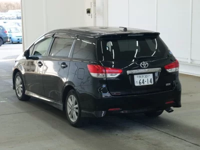 Toyota WISH  с аукциона в Японии