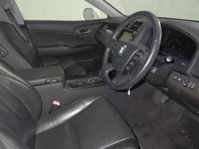 Toyota CROWN  с аукциона в Японии