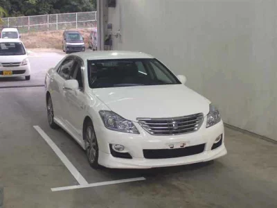 Toyota CROWN  с аукциона в Японии